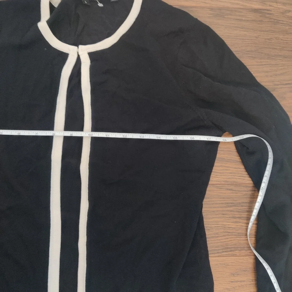 BCBGMaxAzria Black and Cream Silk blend Knit Cardigan – Size L - Picture 7 of 8